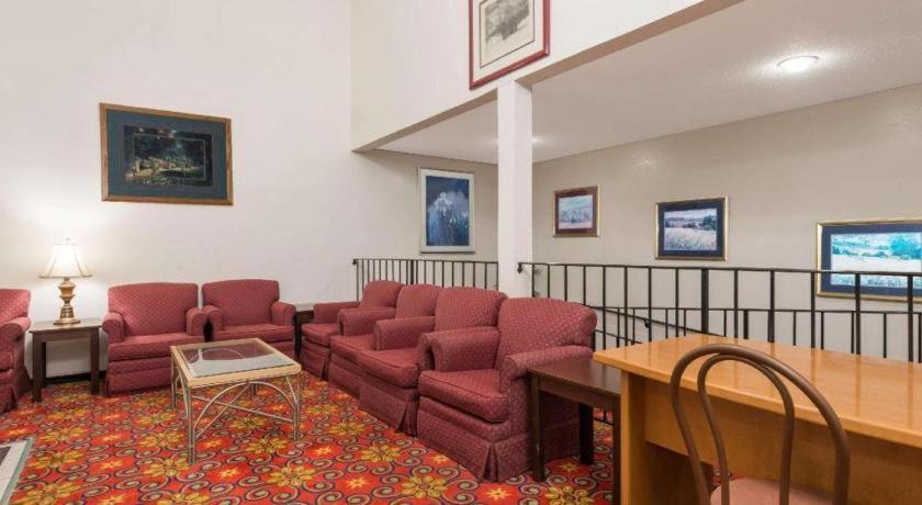 Quality Inn & Suites Earth City Εξωτερικό φωτογραφία