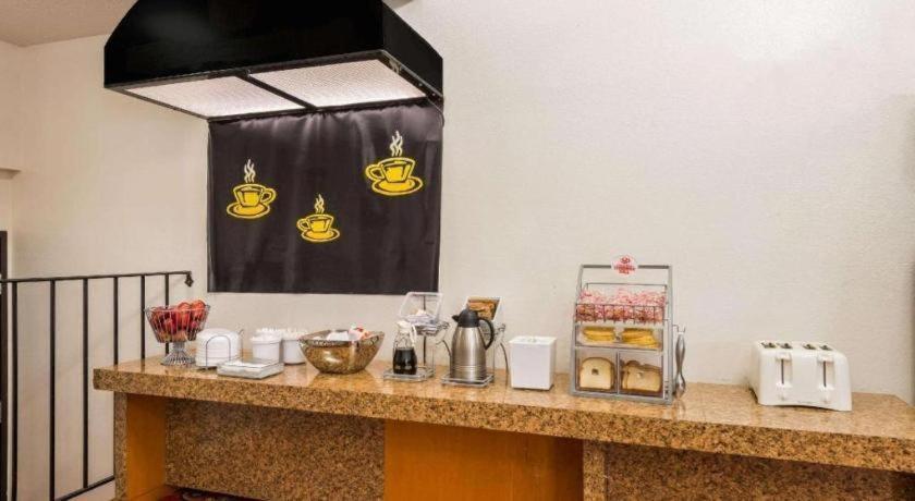 Quality Inn & Suites Earth City Εξωτερικό φωτογραφία